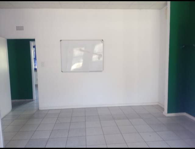 137M² OFFICE TO LET IN ROCKY DRIFT